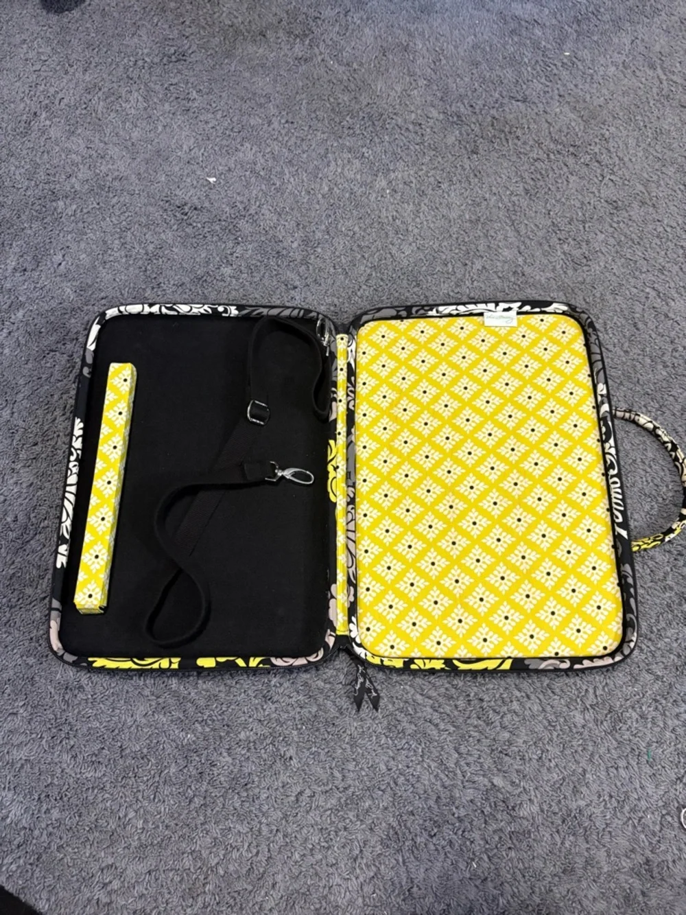 NWOT Vera Bradley yellow, white, and grey designed hardcover laptop case